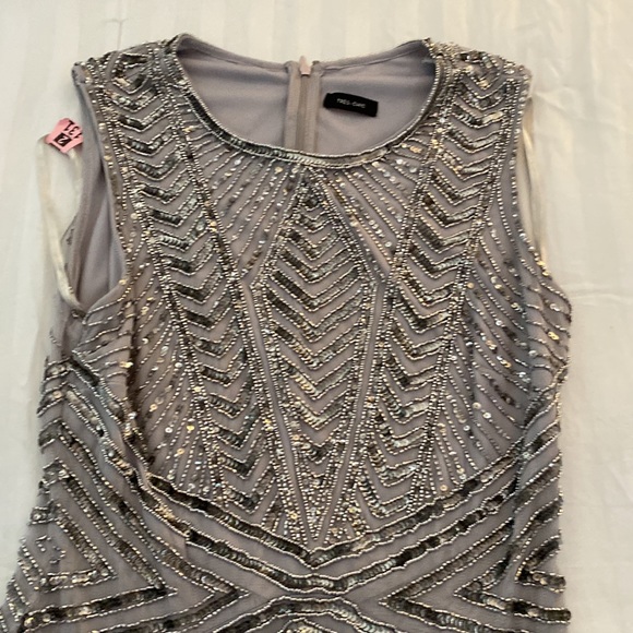 Evening Elegant long dress  Très chic design Grey sequence with a flair bottom . - Picture 16 of 17
